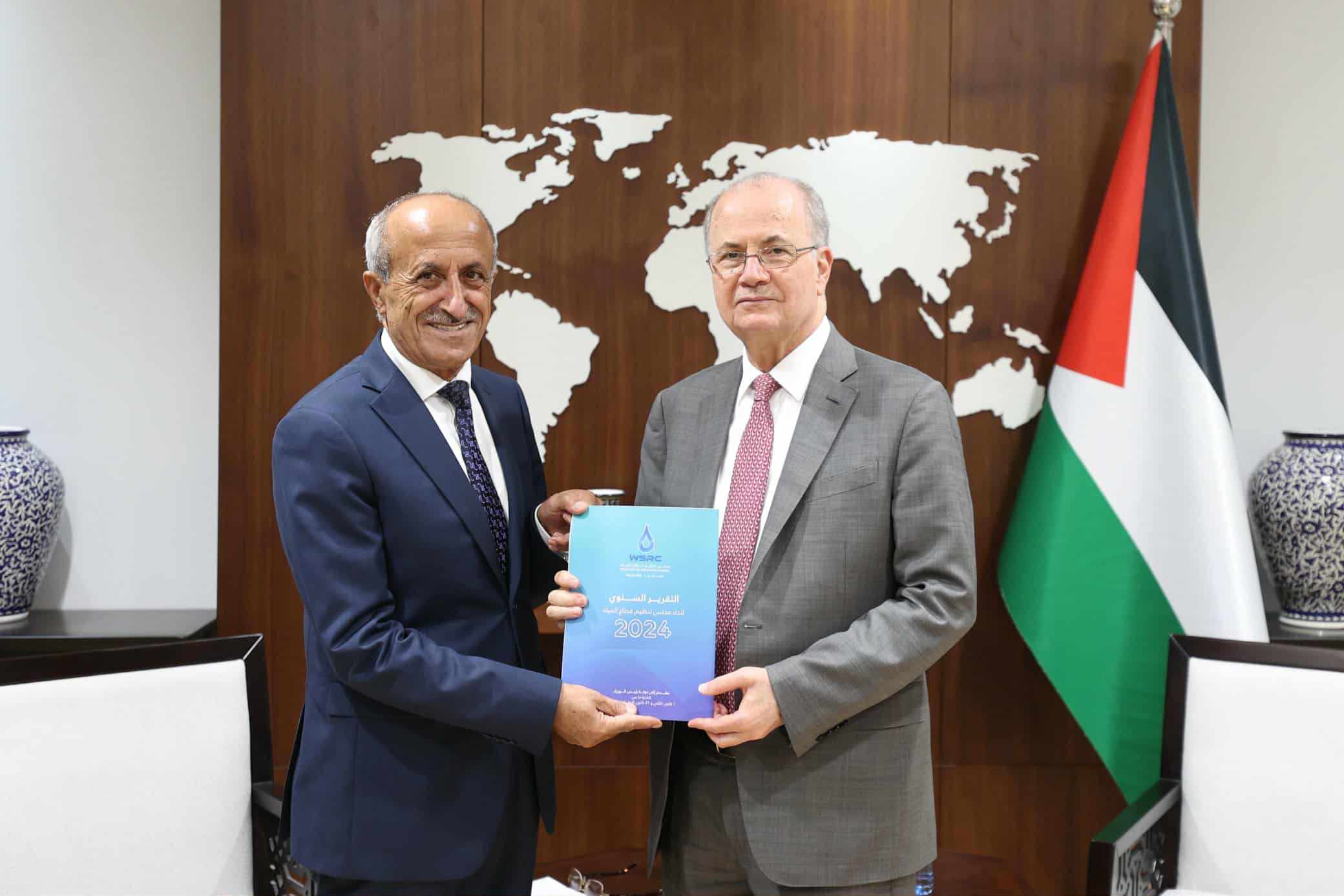 رئيس الوزراء يتسلم التقرير السنوي لأداء مجلس تنظيم قطاع المياه